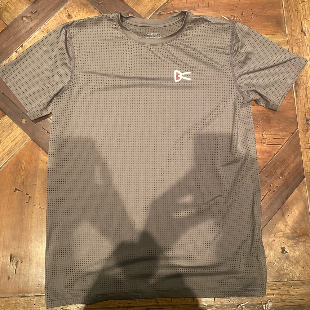 District vision peace -tech performance running shirt